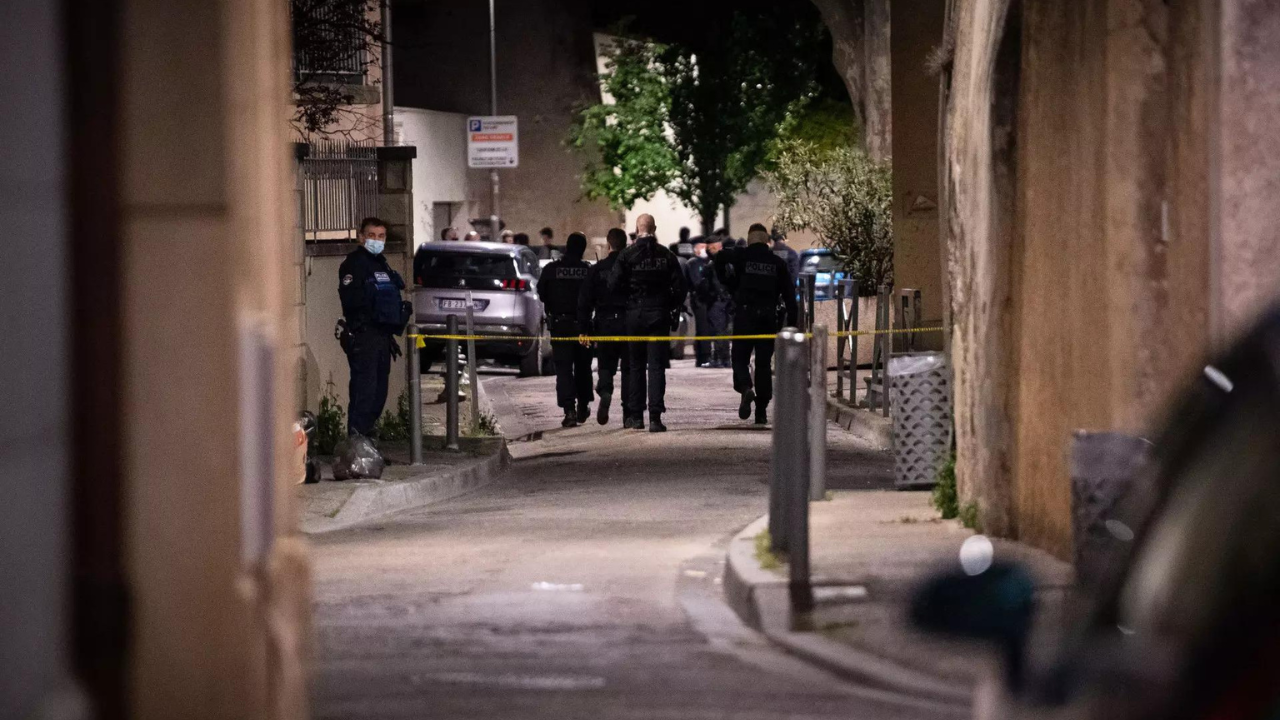French police shoot dead cleaver-wielding man who threatened them