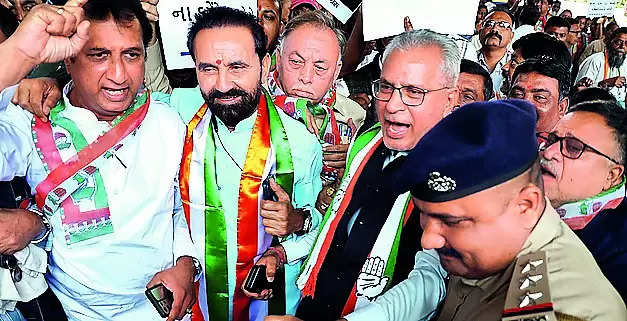 Guj Cong chief, workers held for protest outside I-T office | Ahmedabad News – Times of India