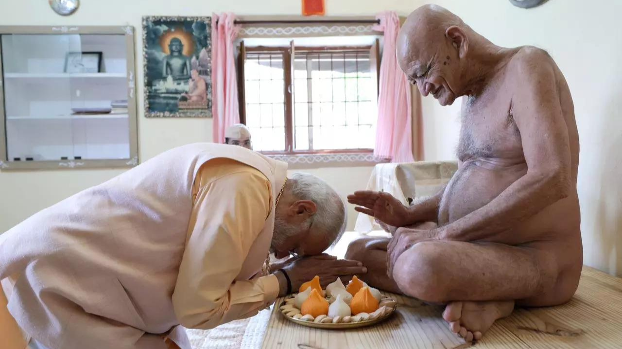 Jain seer Acharya Vidyasagar Maharaj dies, PM offers condolences