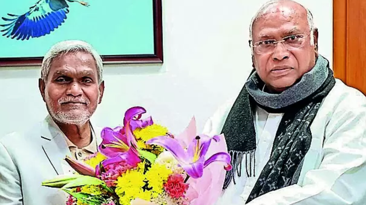 Champai meets Kharge, says it's 'courtesy call' as dissent brews in Jharkhand Cong