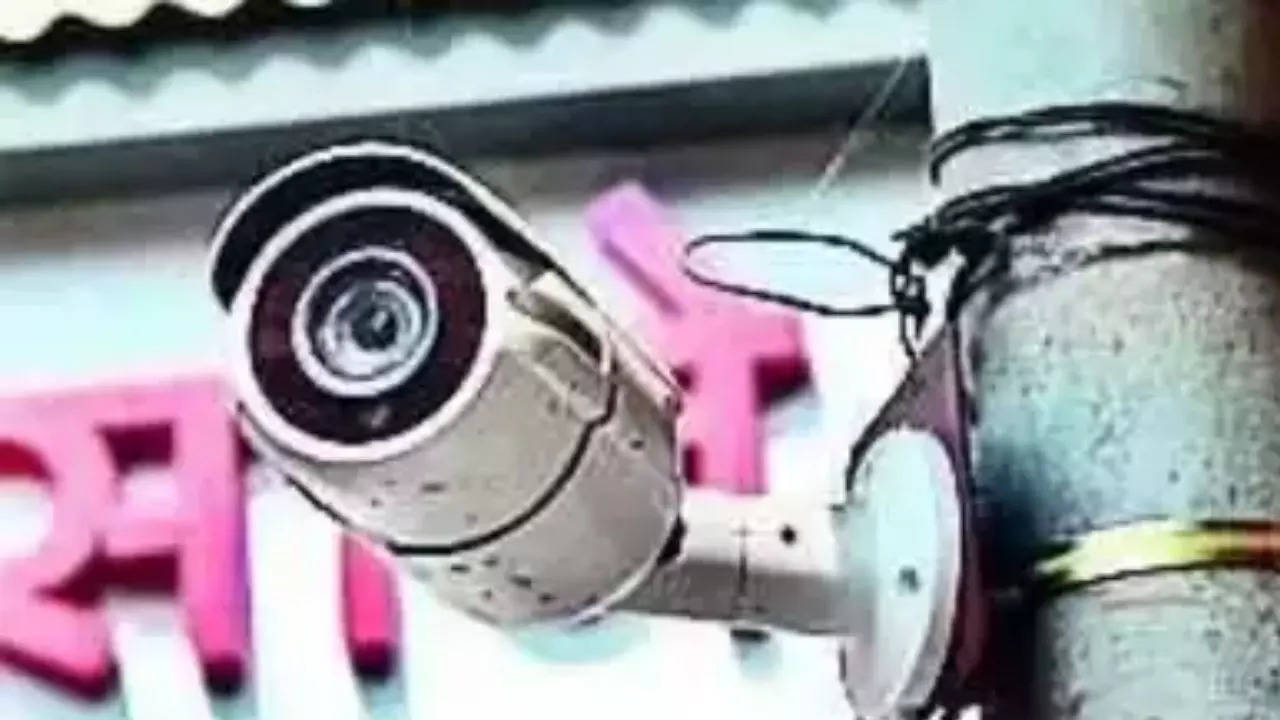 ECI mandates CCTV cameras at bars, clubs | – Times of India