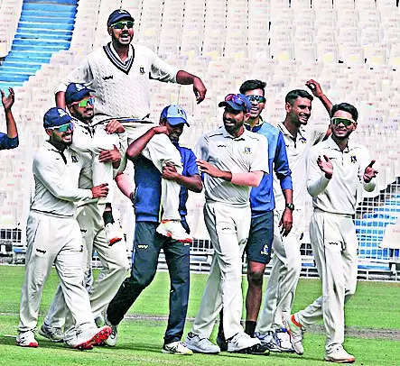 Bengal give Tiwary a winning farewell | Kolkata News – Times of India