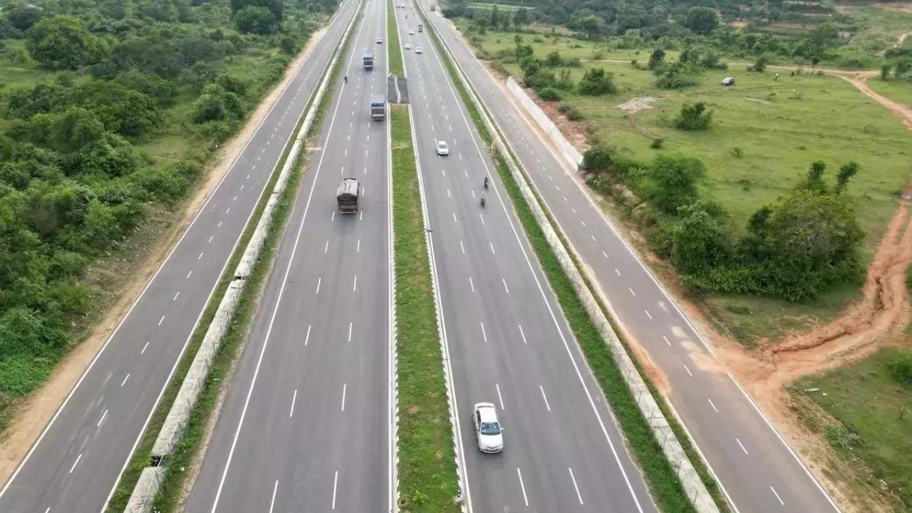 Highways are getting wider: 43% of stretches built in April-Jan, most ever, have min 4 lanes