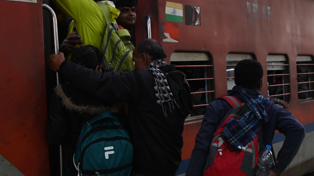 Over 80k UP police exam candidates opted trains to head back home in two days, Lucknow division earned 38 % more from unreserved ticket sale | Lucknow News – Times of India