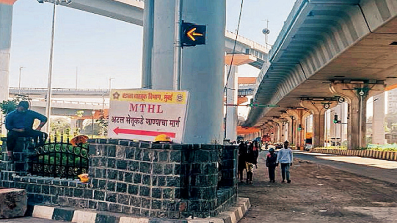 Signage confusion: Cars miss MTHL turns – Mumbai Traffic News | Mumbai News – Times of India