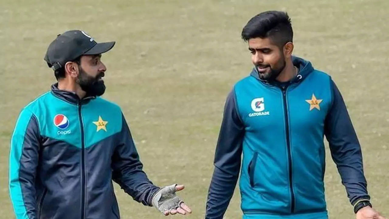 'I want you to come at...': Hafeez reveals conversation with Babar