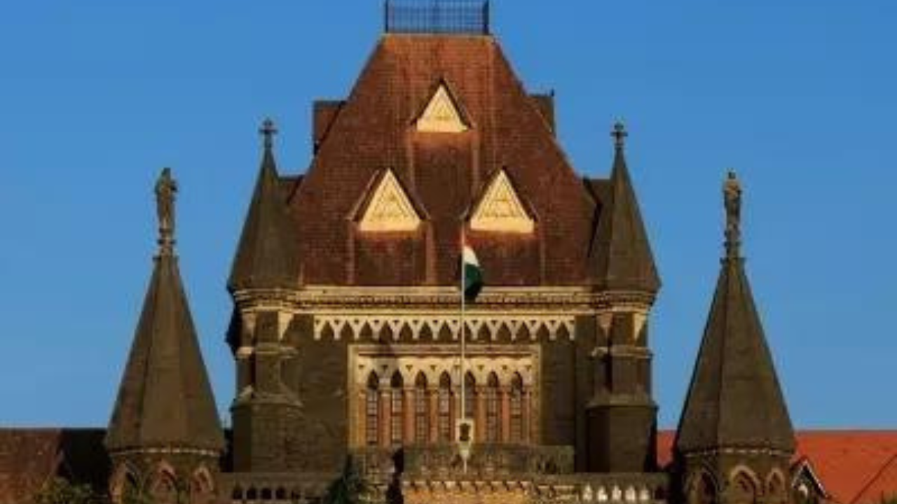 Builder who ‘duped’ flat purchasers moves HC to quash FIRs | Mumbai News – Times of India