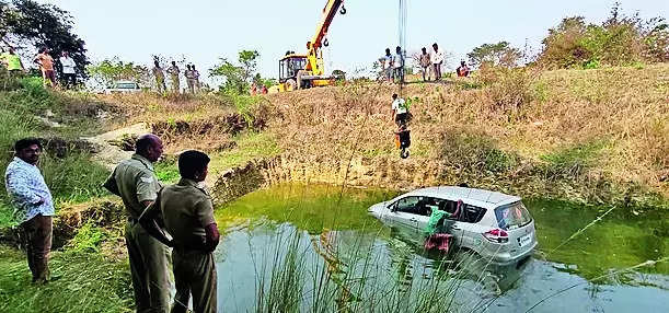 Chased by cops, man drives car carrying ganja into pond, flees