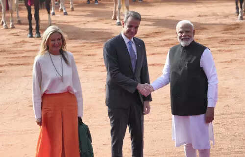 PM Modi welcomes Greece PM Mitsotakis at Rashtrapati Bhavan