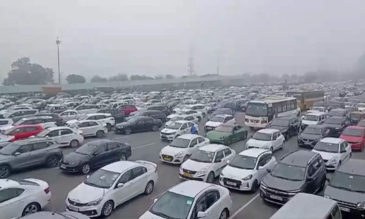 Farmers' protest: Traffic congestion on Delhi-Gurgaon border; police urge airport travellers to depart early