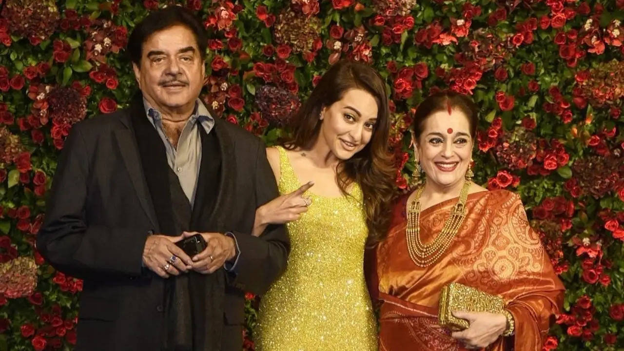 Shatrughan Sinha reveals wife Poonam’s misunderstanding over daughter Sonakshi’s birth: ‘Pura filmy scene ho gaya tha’ | – Times of India