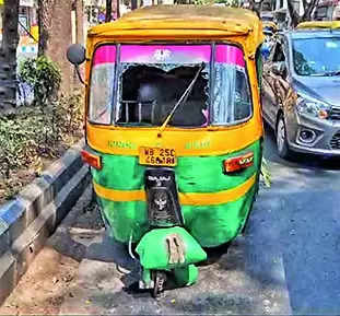 5 Injured after Auto’s Wheel Comes off – Kolkata News | Kolkata News – Times of India