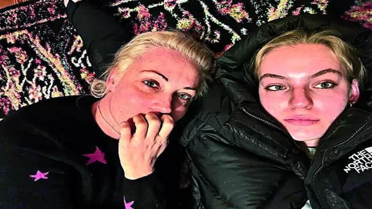 A photo released by Navalny’s wife Yulia Navalnaya’s Twitter channel on Thursday shows her with their daughter Daria somewhere in US