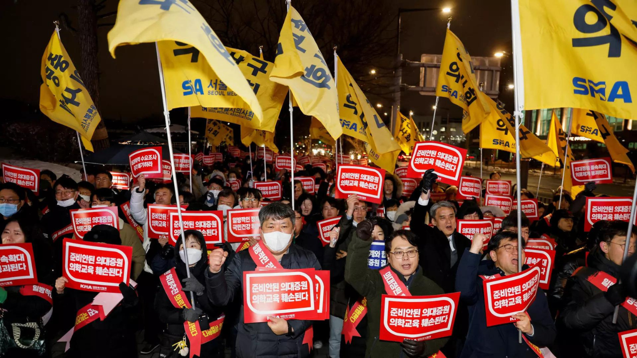 South Korean hospitals extend working hours to tackle doctors' protest