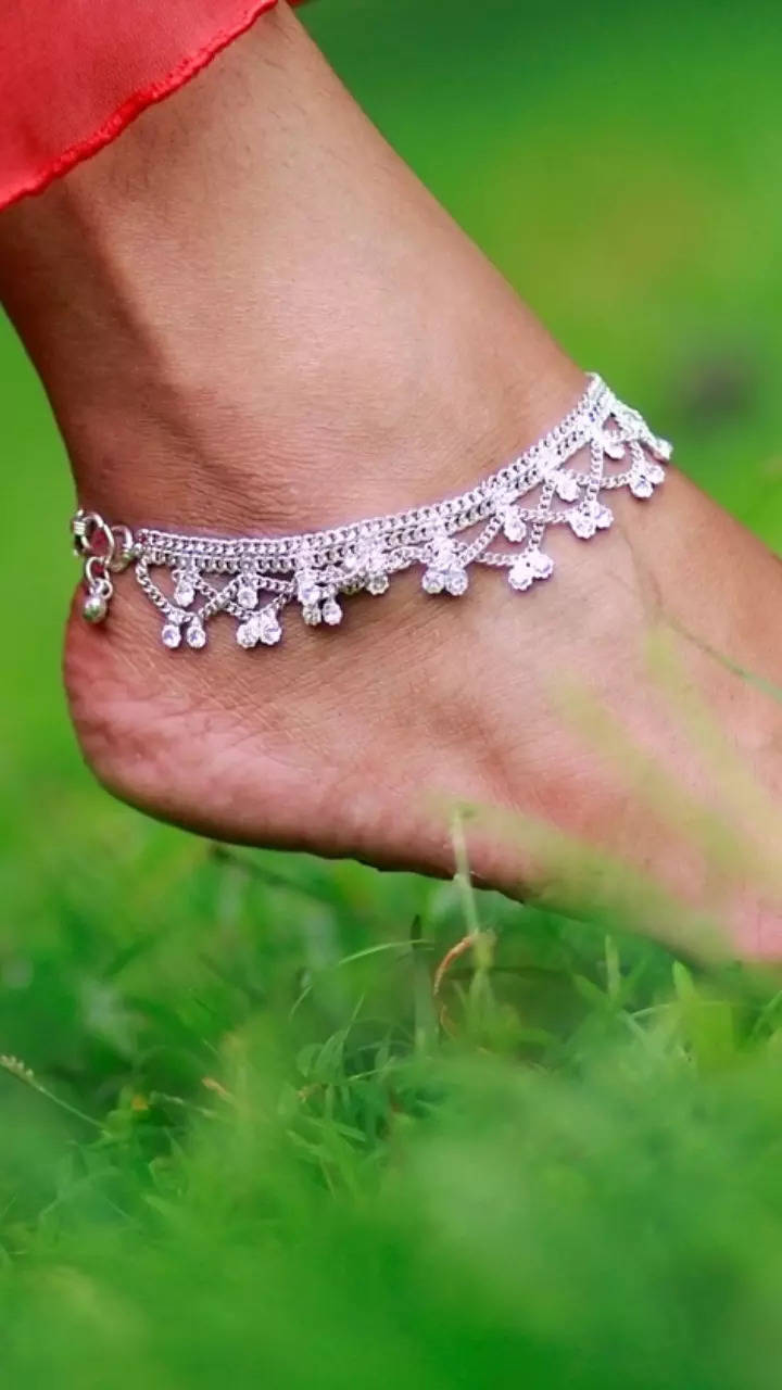 Astrological Significance of Silver Anklets in Tradition and Health | – Times of India