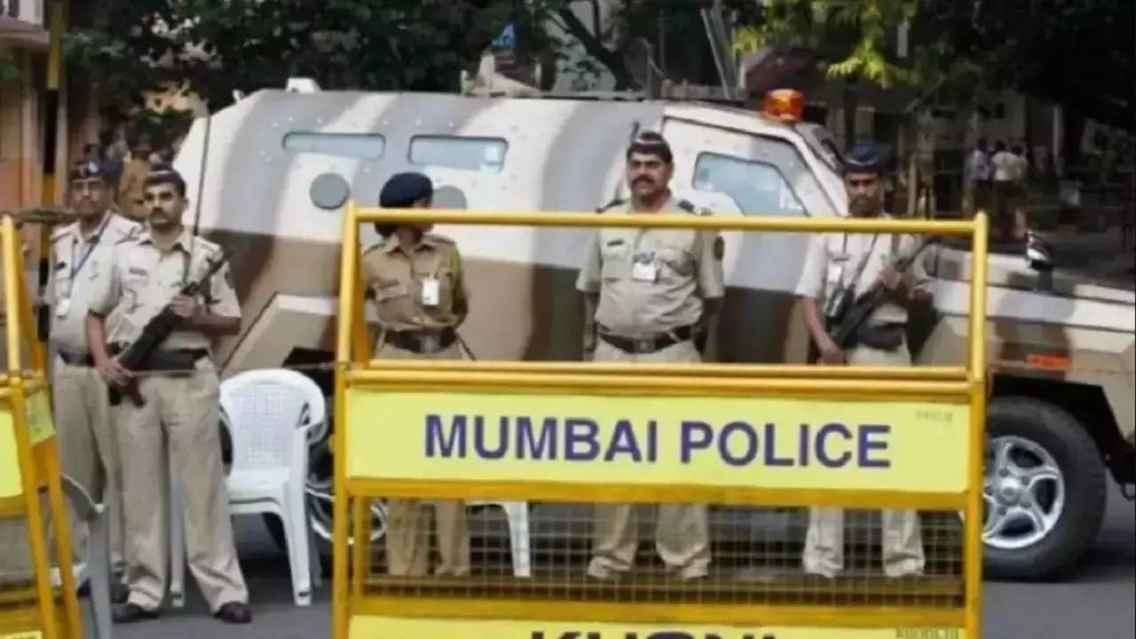 V P road police arrests two men for robbery | Mumbai News – Times of India