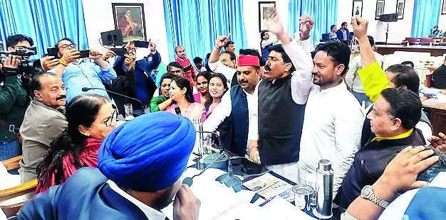 High drama in House as corporator consumes contaminated water in protest | Lucknow News – Times of India