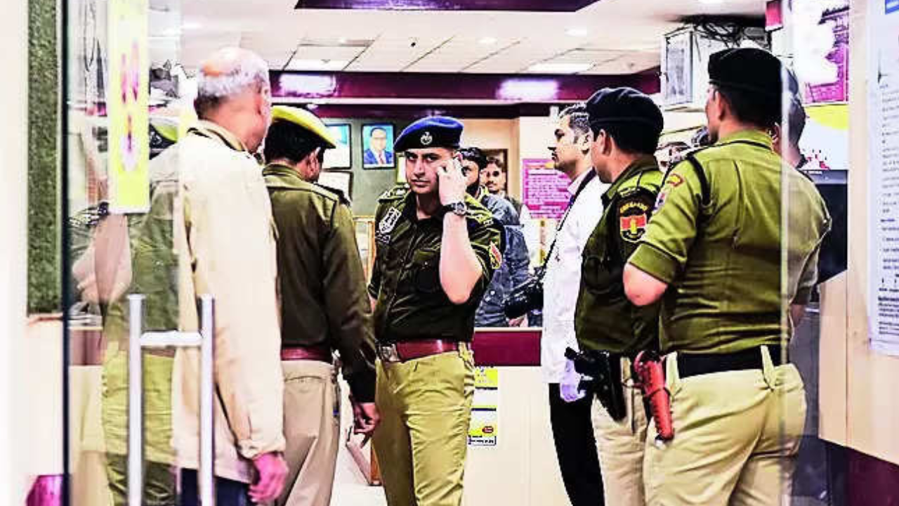 PNB Cashier Shot, Critical After Thwarting Bank Robbery in Jaipur | Jaipur News – Times of India