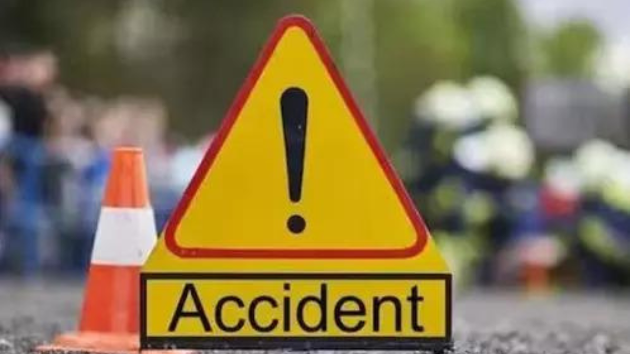 Anti-demo vehicle in UP CM’s convoy meets with accident, 14 injured – Times of India