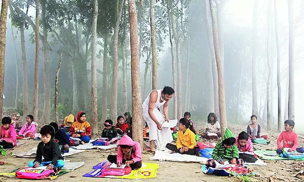 Ek Takar Pathshala: Fishermen’s Kids Study, Sing, Dance Under Shades of Trees | Kolkata News – Times of India