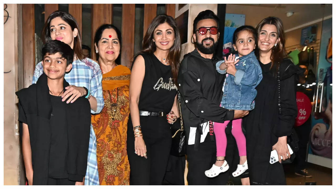 Shilpa-Raj step out for family dinner with kids
