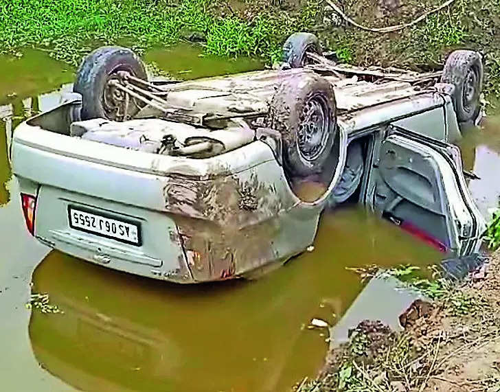 4 hurt as car falls into ditch in Sivasagar Dibrugarh: Four persons | Guwahati News – Times of India