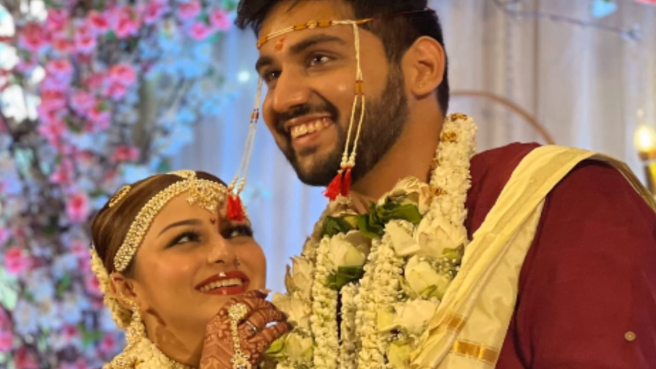 Ishqbaaz actress Nehalaxmi gets hitched in two traditional ceremonies, BFFs Mansi Srivastava, Shrenu Parikh and others attend