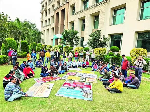 Project not ready, buyers protest at Rera office