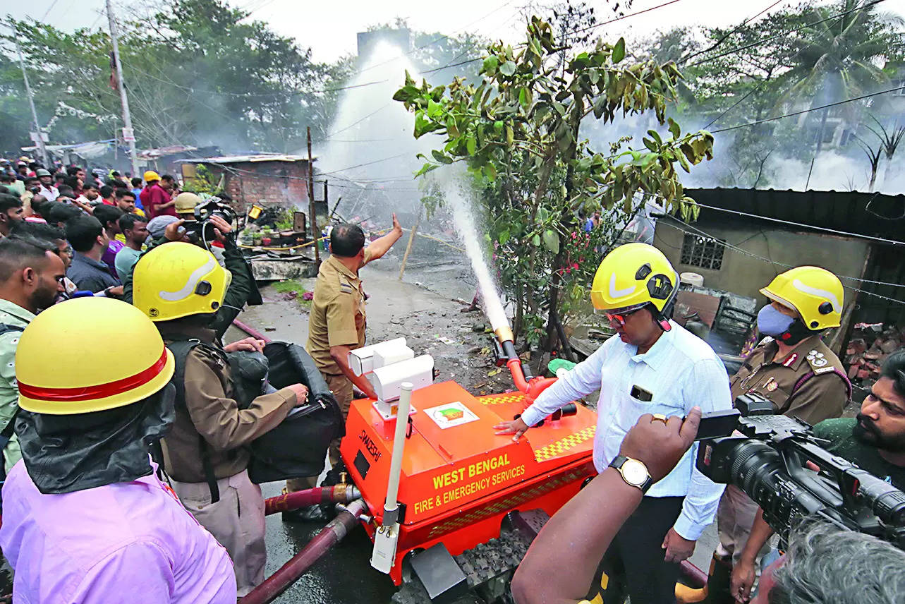 Firemen use robot to douse blaze, search for victims – Anandapur fire department | Kolkata News – Times of India