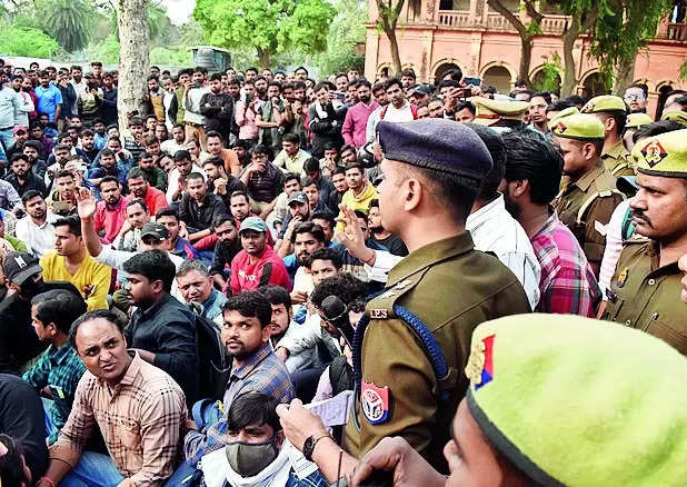 Alleging paper leak, protesters demand cancellation of RO/ARO exam | – Times of India