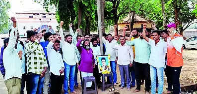 Sriram Sene workers holdprotest near Hindalga jail
