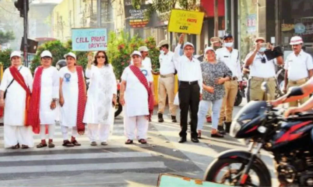 Elderly hit streets to tune up traffic safety | Hyderabad News – Times of India