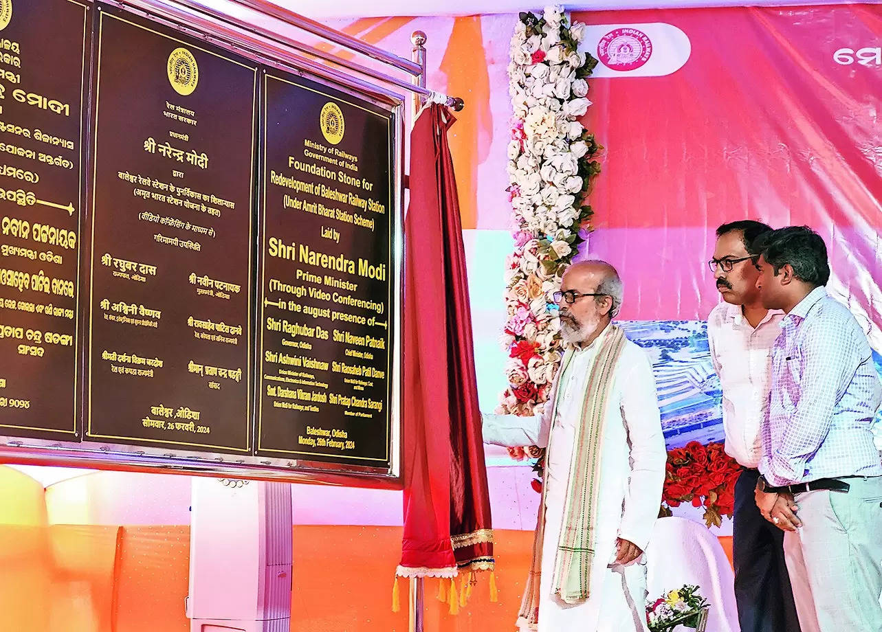 PM lays foundation for redevelopment of 21 stations in state