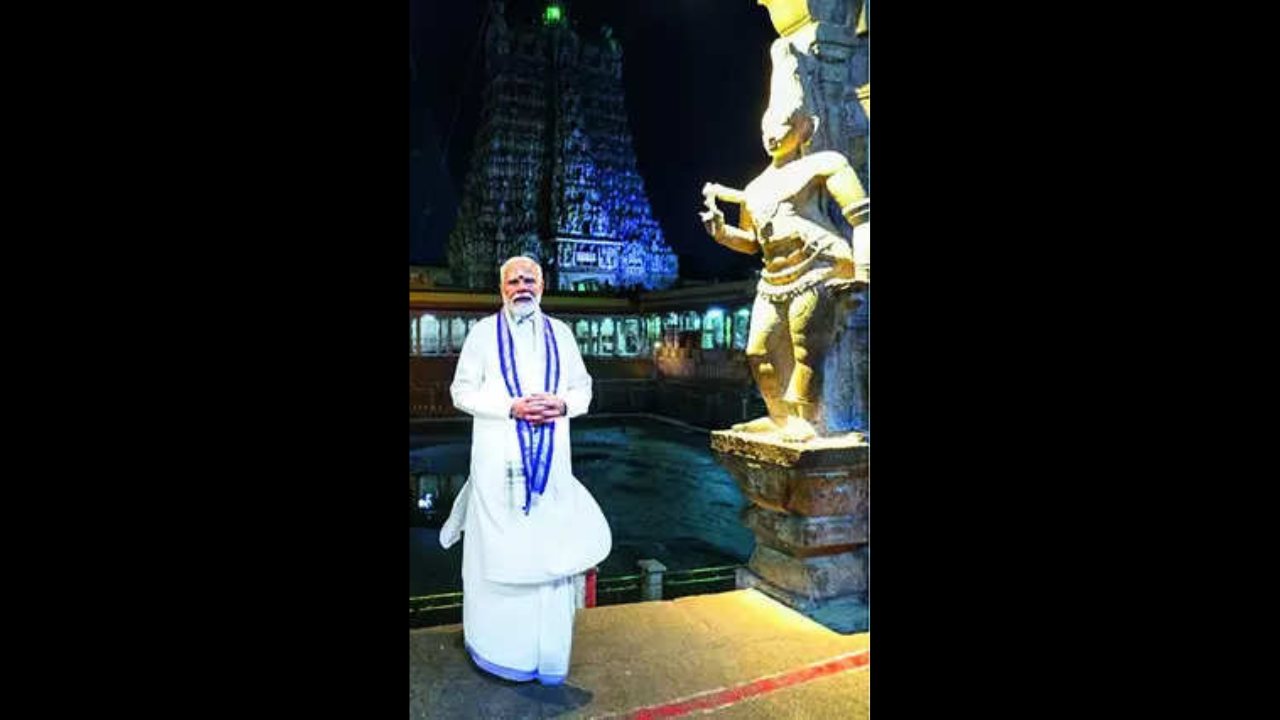 PM flays DMK, Cong, praises MGR, Jaya