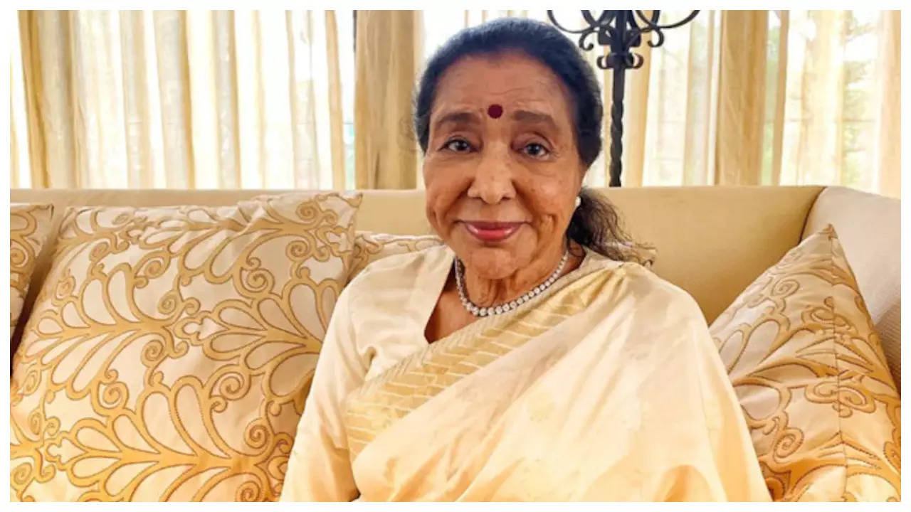 Asha Bhosle talks about holding a live performance on the age of 90; says she is ‘at all times on stage’ |