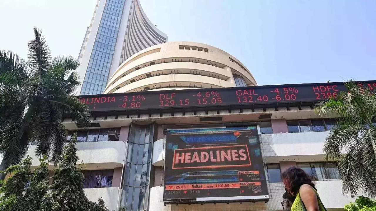 Closing bell: Sensex marginally recovers from Wednesday fall, settles at 72,500.30