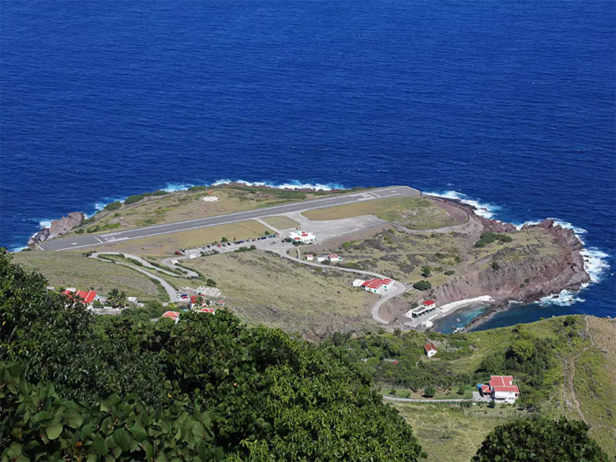 Juancho e Yrausquin Airport: The world's smallest airport is a small wonder