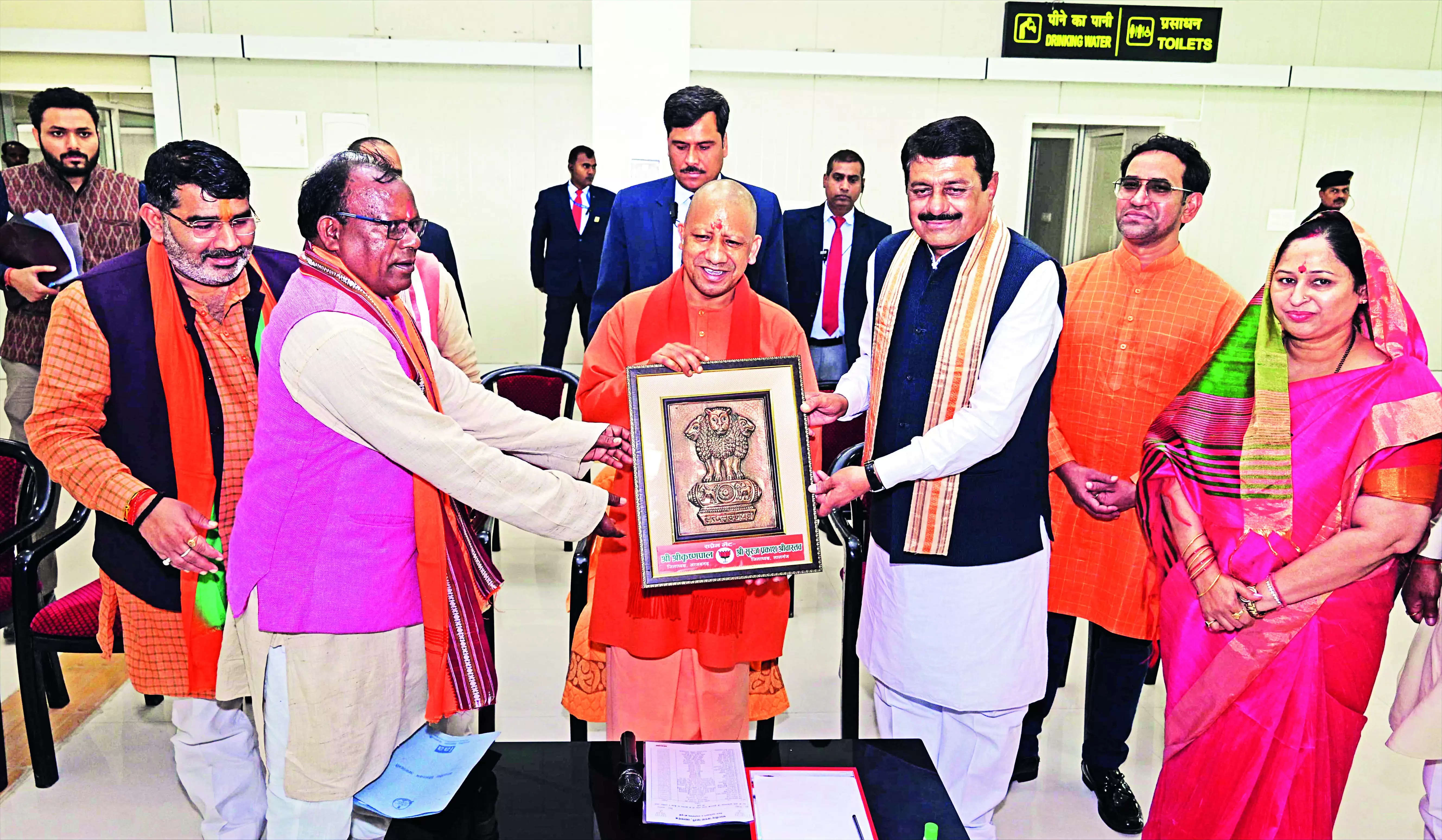 Yogi reviews preps for PM’s Azamgarh visit