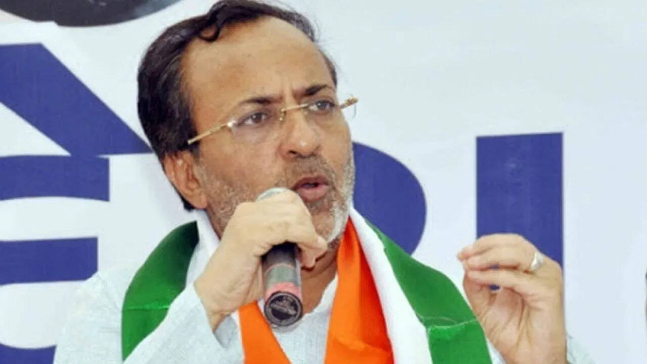 Ex-Gujarat Cong chief Arjun Modhwadia quits party