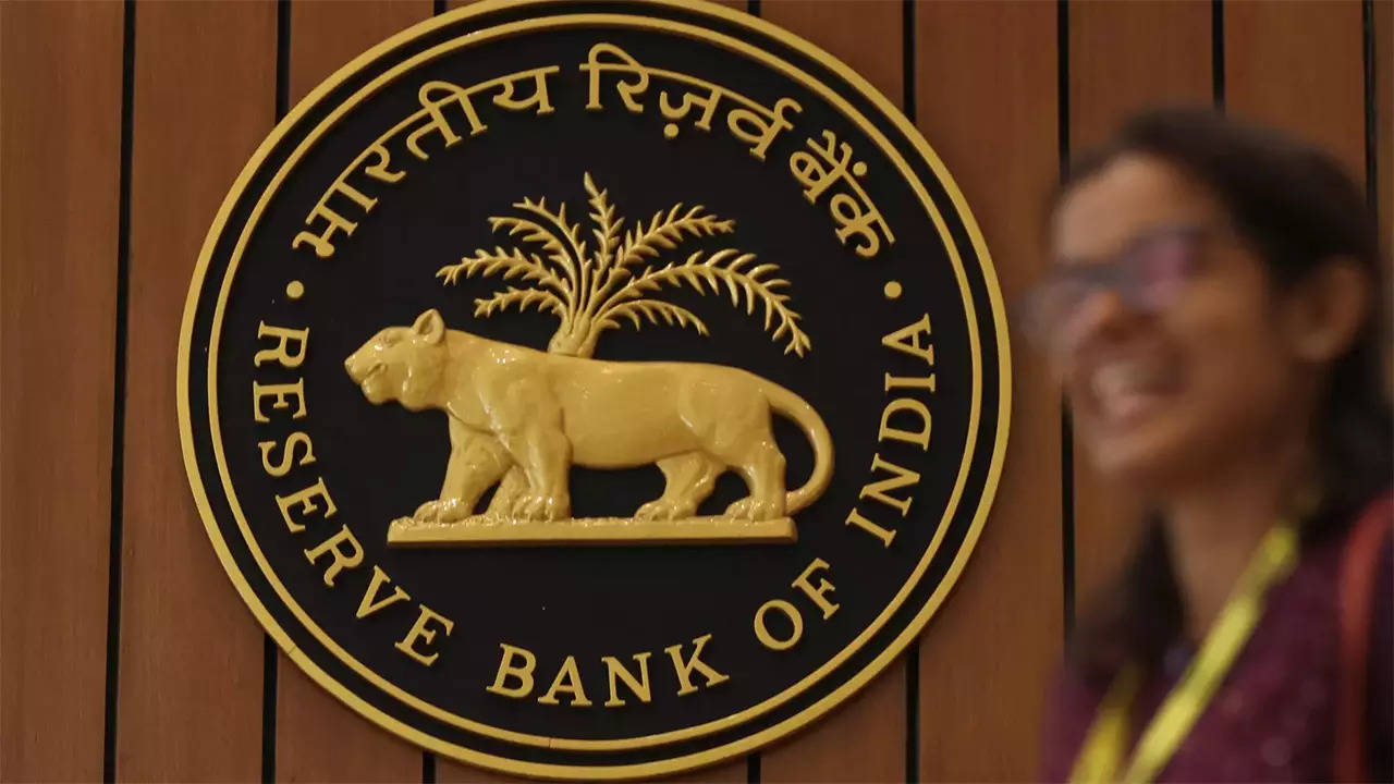RBI bars IIFL Finance from disbursing gold loans