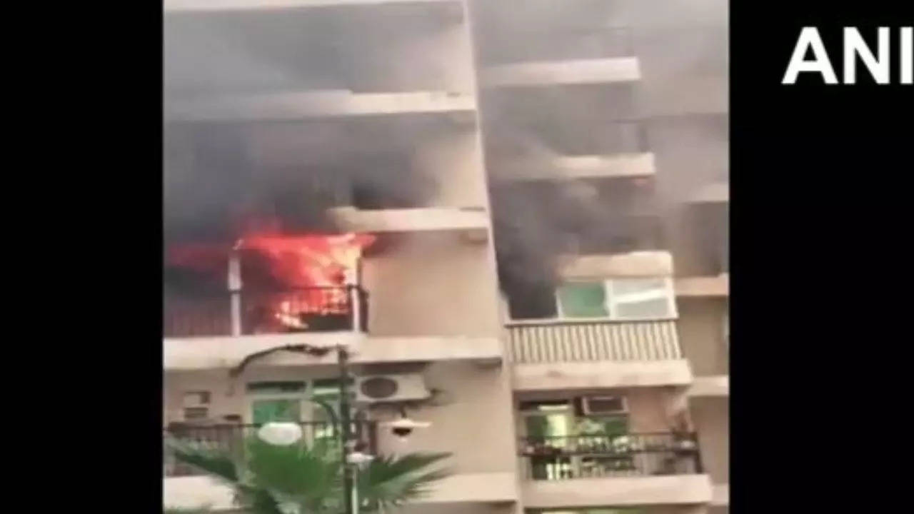 Fire breaks out in Greater Noida's Gaur City highrise flat