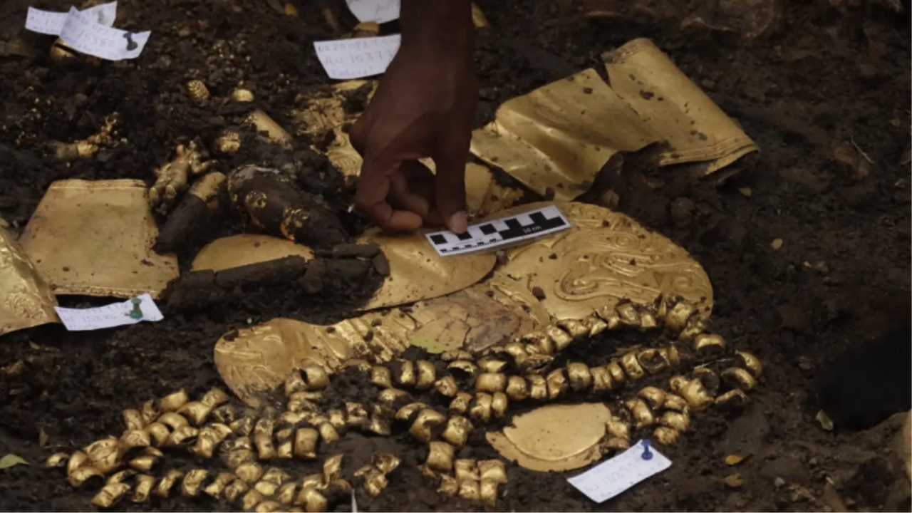 'Bracelets, belt, earrings': Archaeologists find ancient tomb filled with gold in Panama