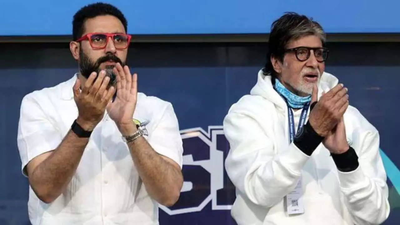 Amitabh cheers for his ISPL team in full josh