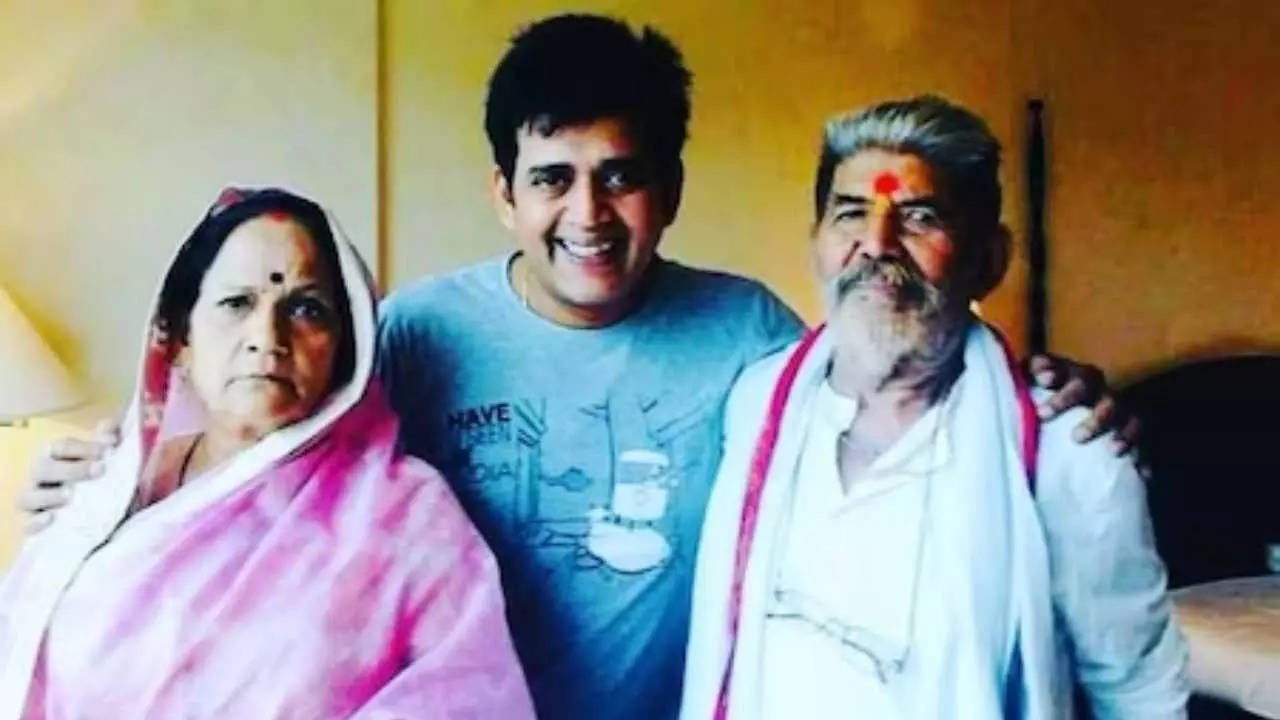 Ravi Kishan opens up about his troubled relationship with father: ‘He wished to kill me and my mom was conscious’ | Hindi Film Information