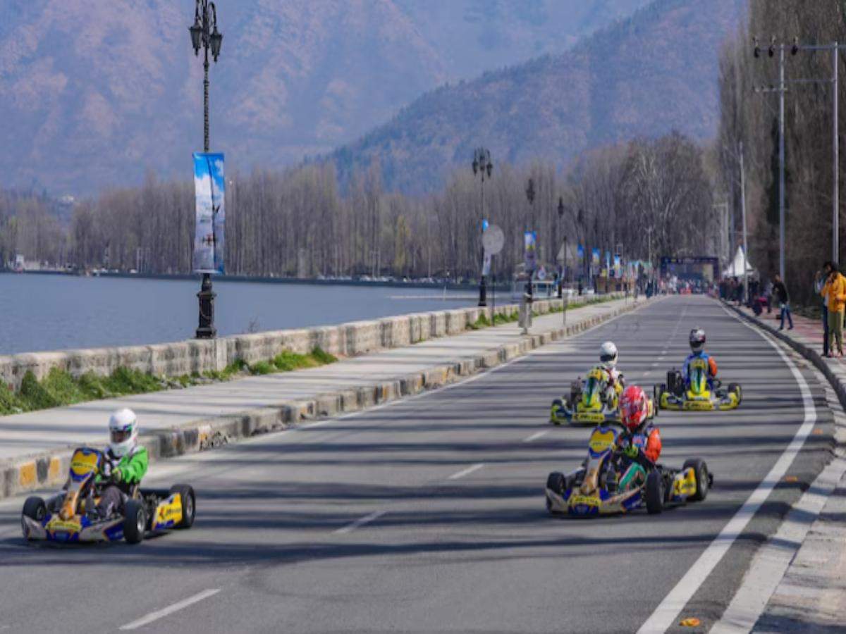 In a first, Srinagar hosts Formula-4 race show along the scenic Dal Lake