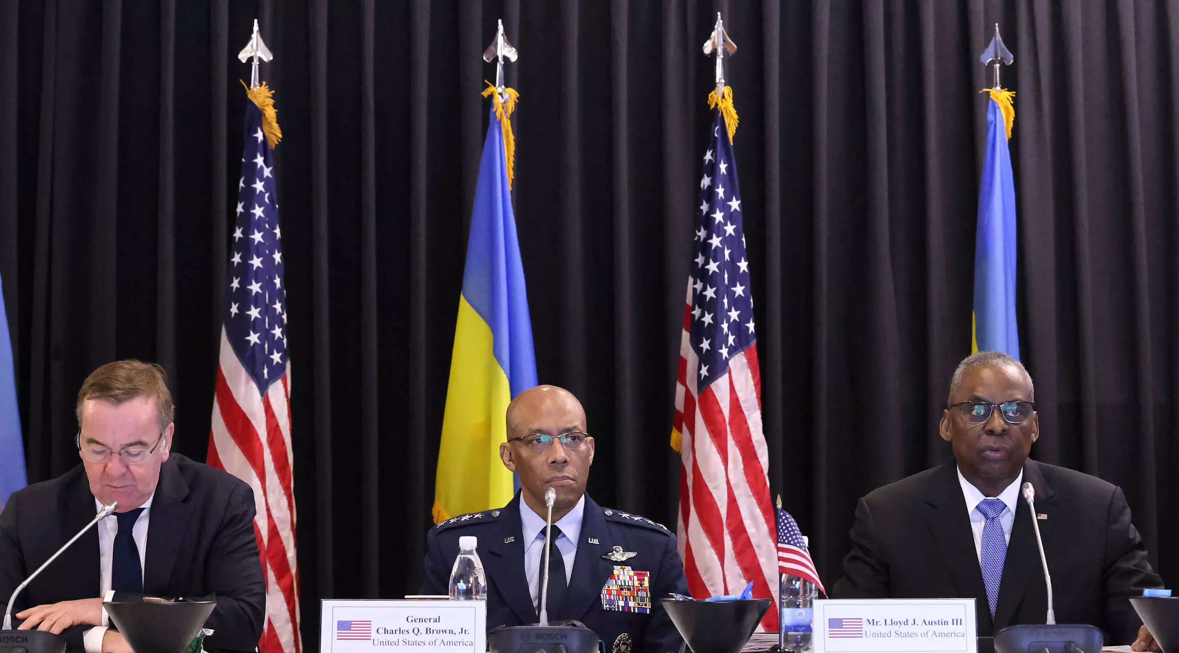 US defence chief says Washington will not let Ukraine fail