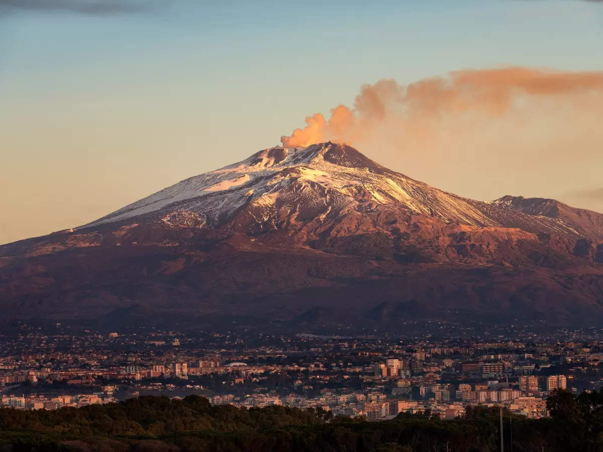 Active volcanoes around the world that are easy to visit