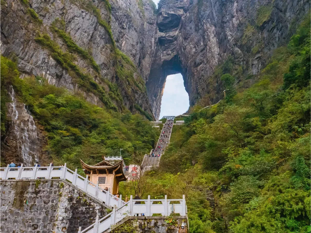 China: Discovering the beauty of Heaven's Gate in Tianmen Mountain