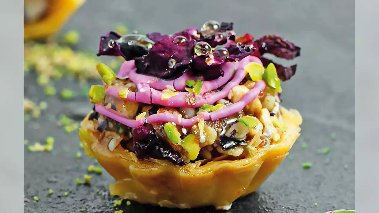 Rose tart baklava