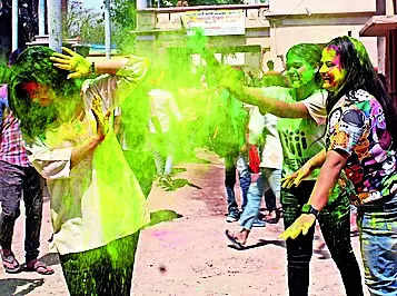 Kashi to soak in spirit of Holi with colours, flowers & music